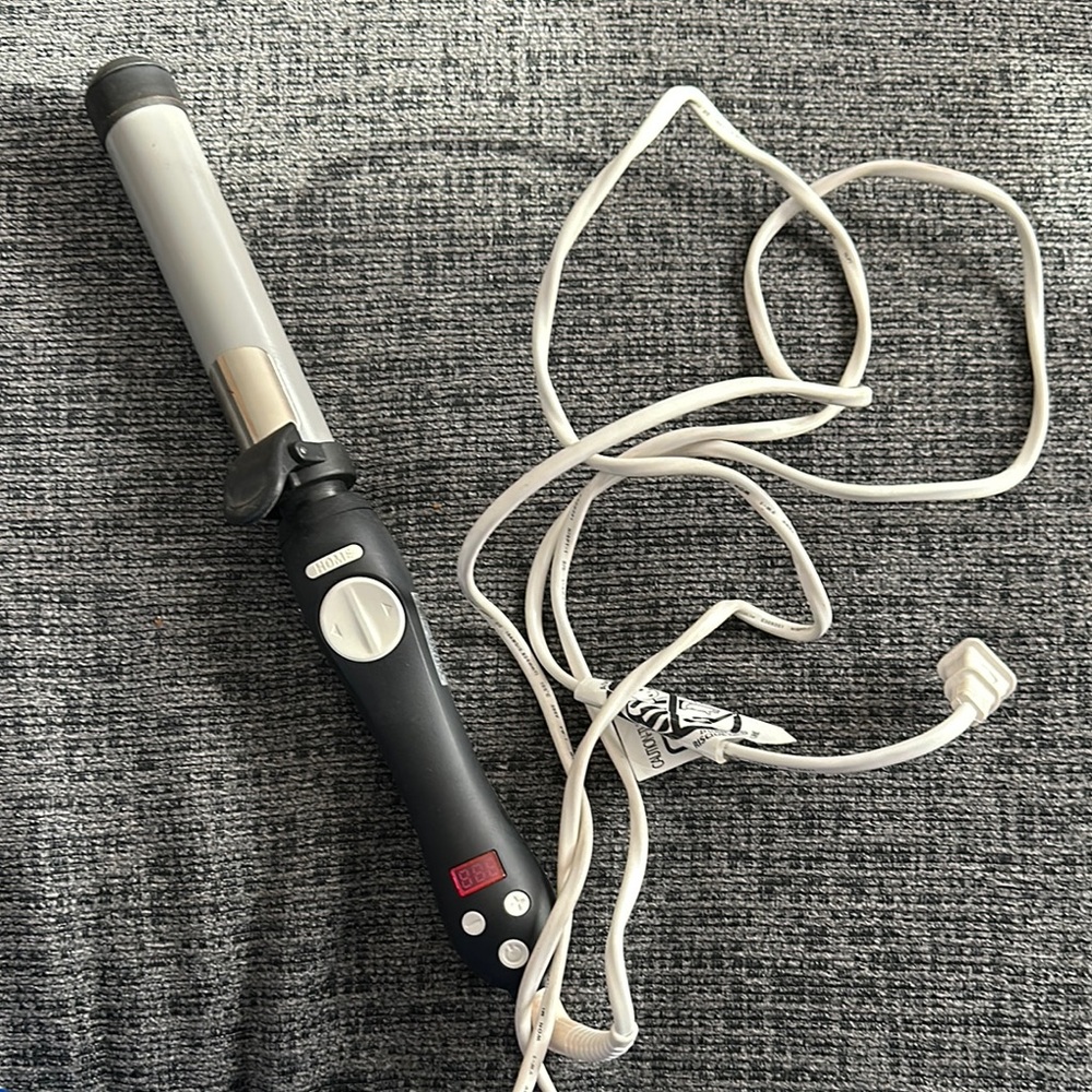 BEACHWAVER S-SERIES - 1.25
Rotating Curling Iron